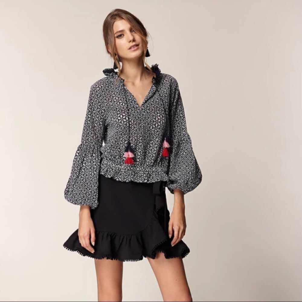 N12H Navy Sorrento Eyelet Balloon Sleeve Tassel Top Size XS NWT - Picture 2 of 12